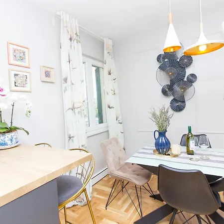 Apartament Mali Dvor Novigrad *