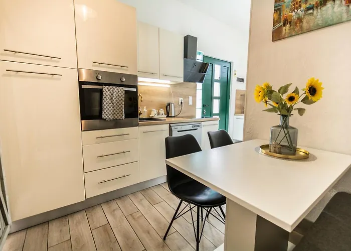 Mali Dvor Novigrad 아파트 노비그래드달마샤