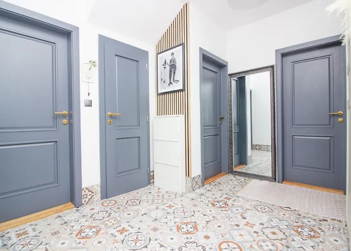 Mali Dvor Novigrad *