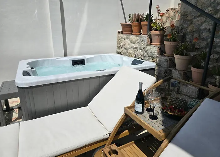 아파트 Mali Dvor Novigrad 노비그래드달마샤