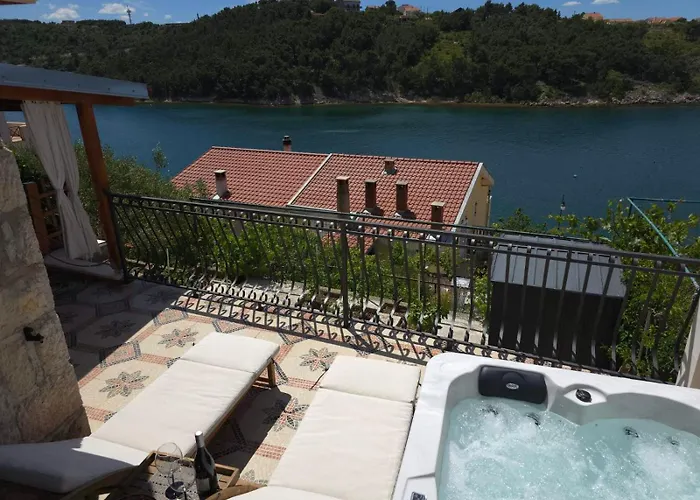 Mali Dvor Novigrad 노비그래드달마샤