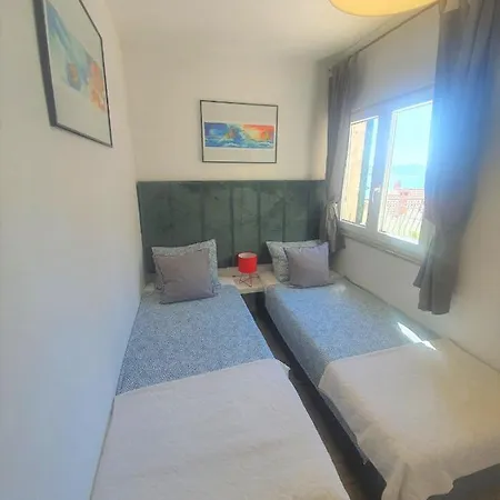 Mali Dvor Novigrad Apartment *