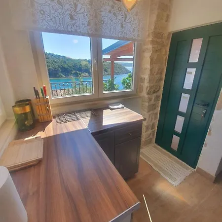 Mali Dvor Novigrad *