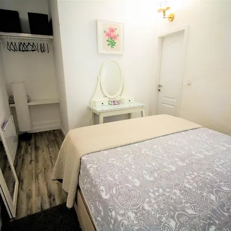 Mali Dvor Novigrad * Novigrad (Dalmatia)