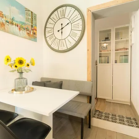 Mali Dvor Novigrad *