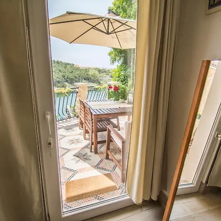 Mali Dvor Novigrad Apartment *