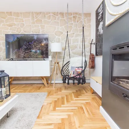 Mali Dvor Novigrad * Novigrad (Dalmatia)