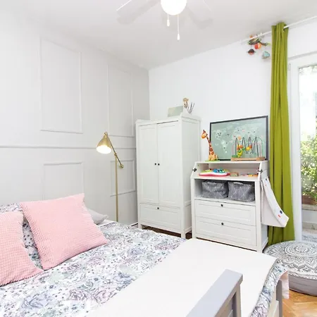 Mali Dvor Novigrad Apartment *