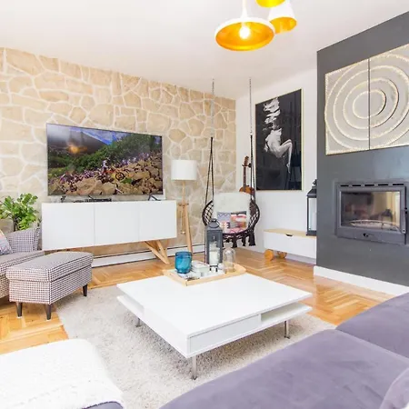 Mali Dvor Novigrad * Novigrad (Dalmatia)