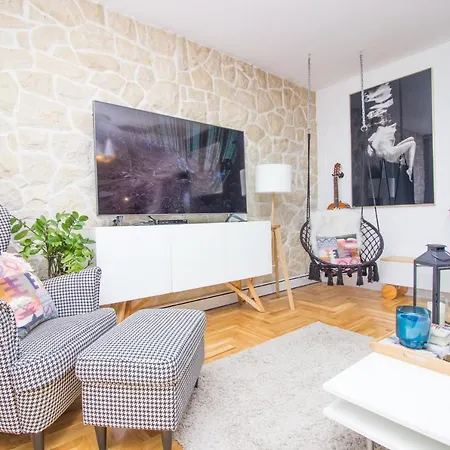 Mali Dvor Novigrad Apartment *