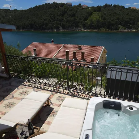 Mali Dvor Novigrad Novigrad (Dalmatia)