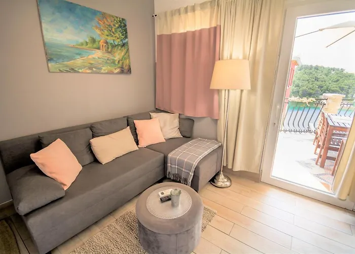 Mali Dvor Novigrad Apartman *