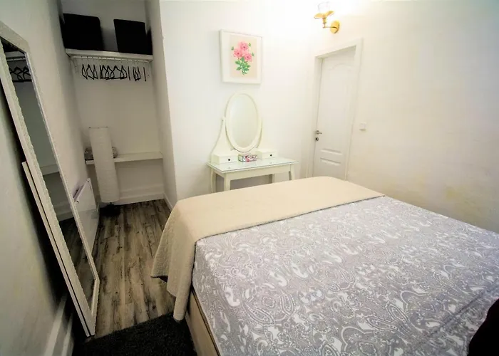 Mali Dvor Novigrad * Novigrad (Dalmatia)