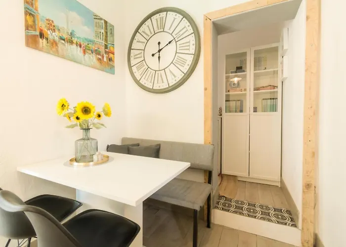 Mali Dvor Novigrad *