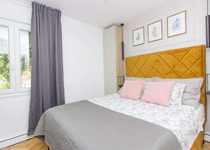 Mali Dvor Novigrad Apartman *