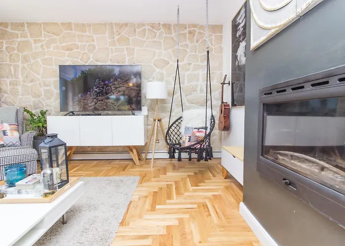 Mali Dvor Novigrad * Novigrad (Dalmatia)