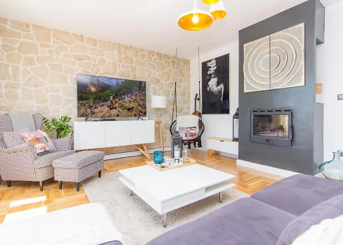 Mali Dvor Novigrad * Novigrad (Dalmatia)