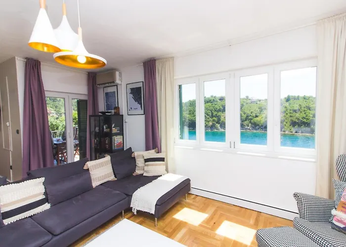 Mali Dvor Novigrad Apartman *